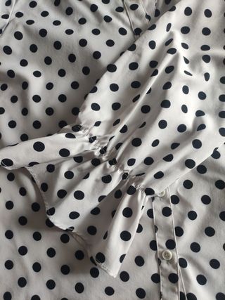 Blusa lunares blanca y negra