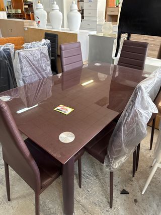 Mesa Comedor 6 Sillas Marrón 
hay colores 