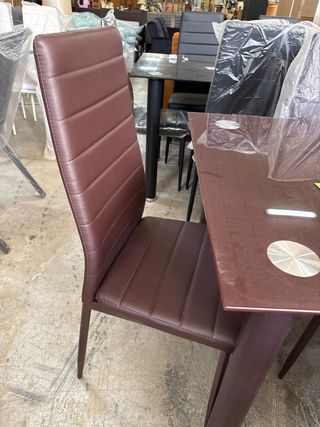 Mesa Comedor 6 Sillas Marrón 
hay colores 