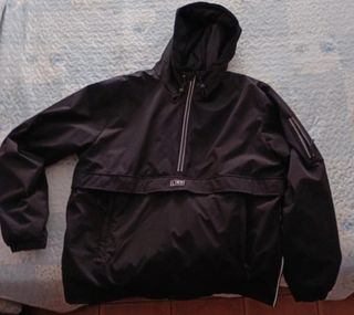 Anorak negro entretiempo