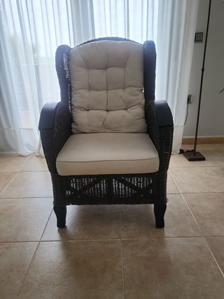 Sillón orejero ratán marrón