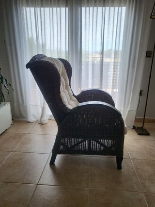 Sillón orejero ratán marrón