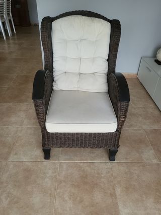 Sillón orejero ratán marrón