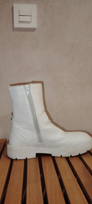 Botas blancas de cuero de cuero número 37-38
