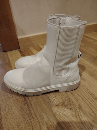 Botas blancas de cuero de cuero número 37-38
