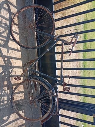 Bicicleta antigua , ideal para decoración.