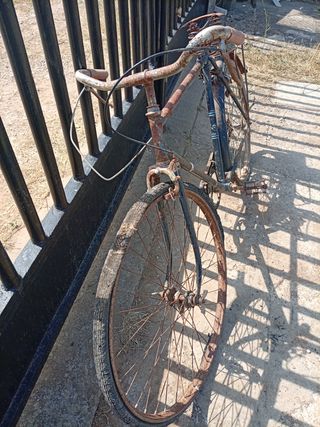 Bicicleta antigua , ideal para decoración.