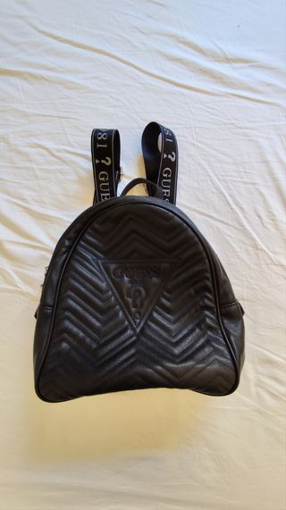 Guess mochila negra
