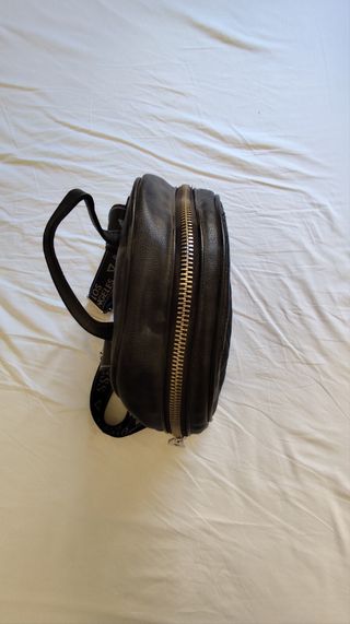 Guess mochila negra