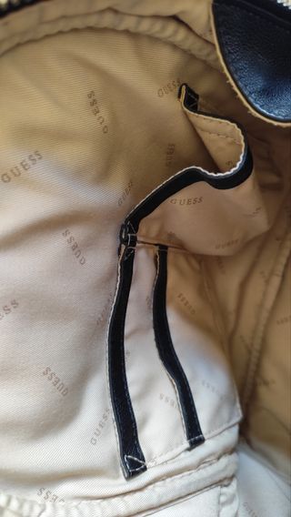 Guess mochila negra