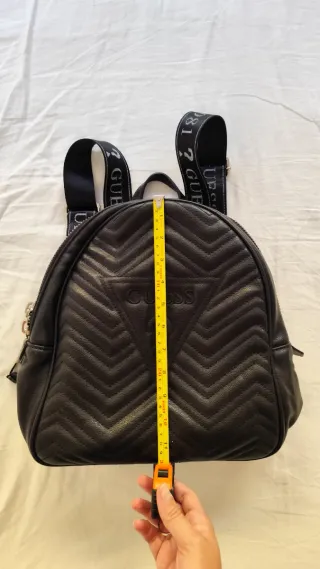 Guess mochila negra