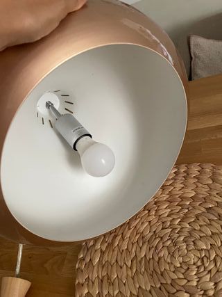 Lámpara techo dorada froma lagrima