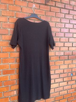 Vestido negro canalé