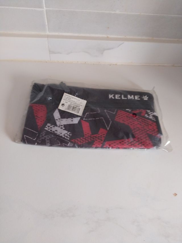 Estojo escolar Kelme com fecho