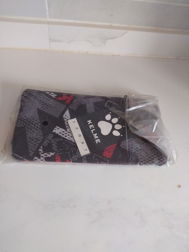 Estojo escolar Kelme com fecho