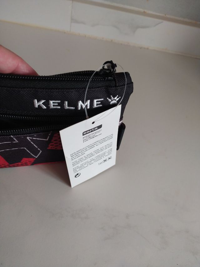 Estojo escolar Kelme com fecho