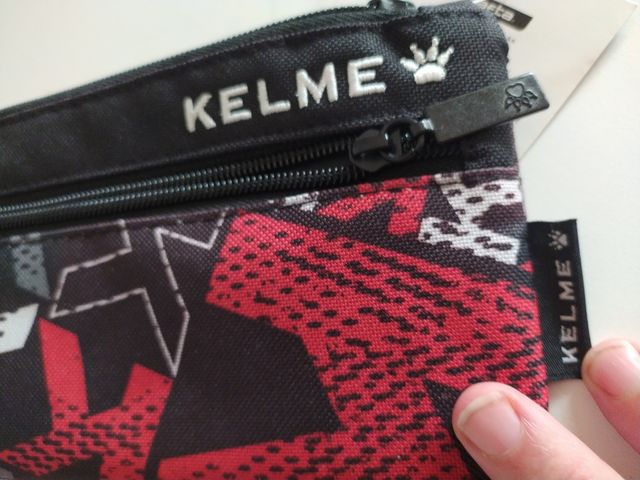 Estojo escolar Kelme com fecho
