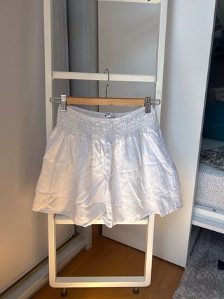 Falda corta blanca Subdued