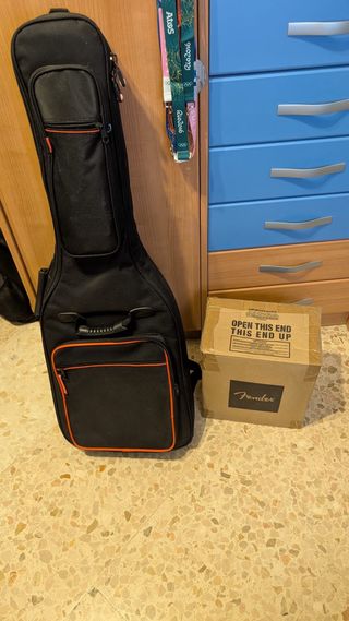 Fender Frontman 10G + funda
guitarra 