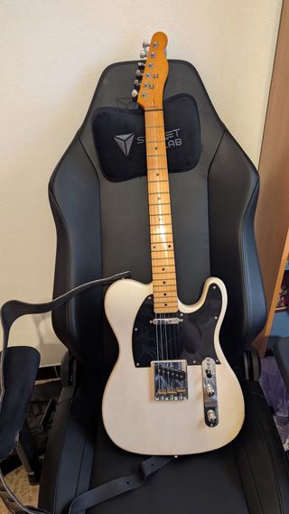 Fender Frontman 10G + funda
guitarra 