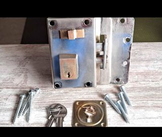 Cerradura superficie AZBE puerta 