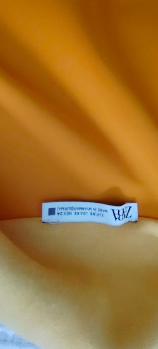 Abrigo Zara amarillo nuevo