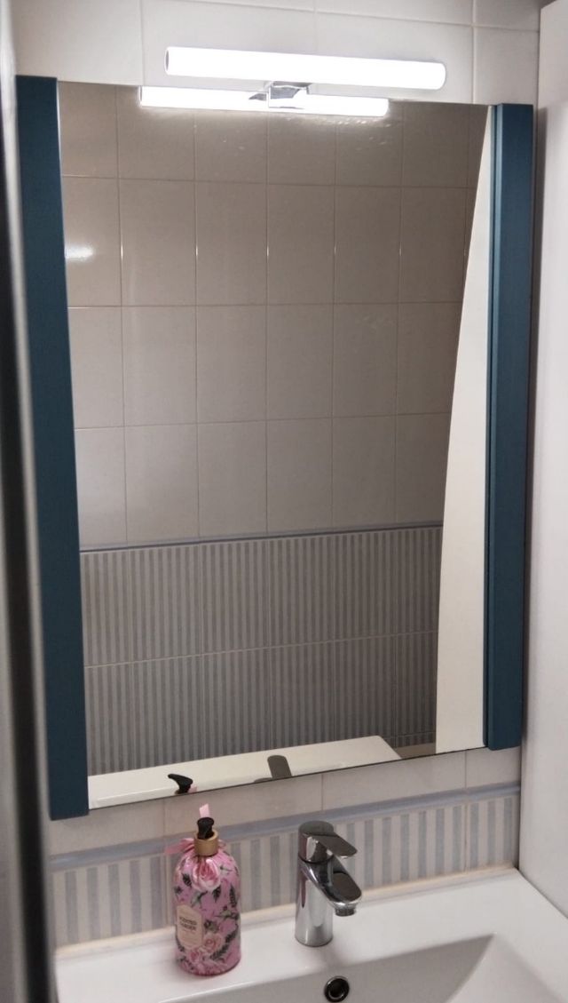 Espejo baño azul con aplique luz