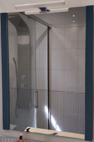 Espejo baño azul con aplique luz