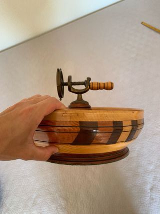 Cascanueces artesanal de madera