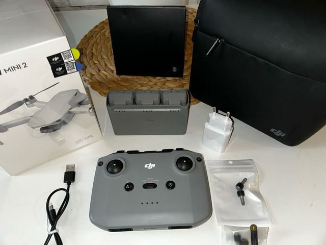 Dron DJI Mini 2 Fly More Combo