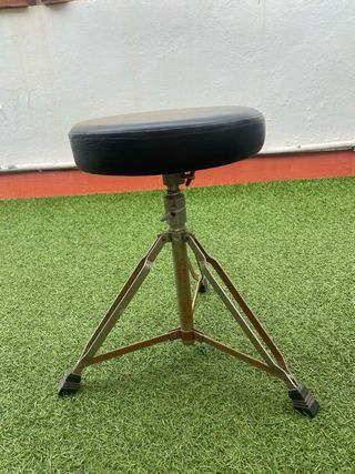 Taburete bateria: asiento  negro.
