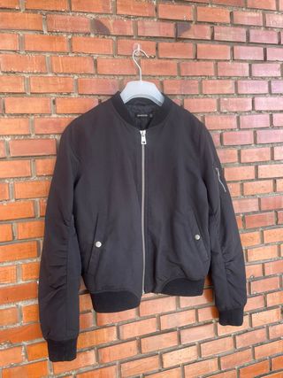 Chaqueta bomber negra Pull&Bear