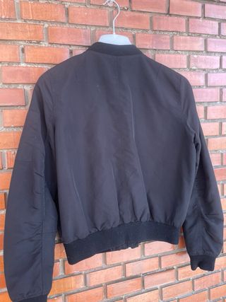 Chaqueta bomber negra Pull&Bear