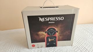 Cafetera Nespresso INISSIA roja a estrenar 