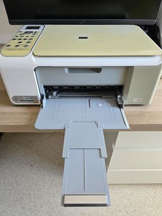 Impresora HP multifunción beige