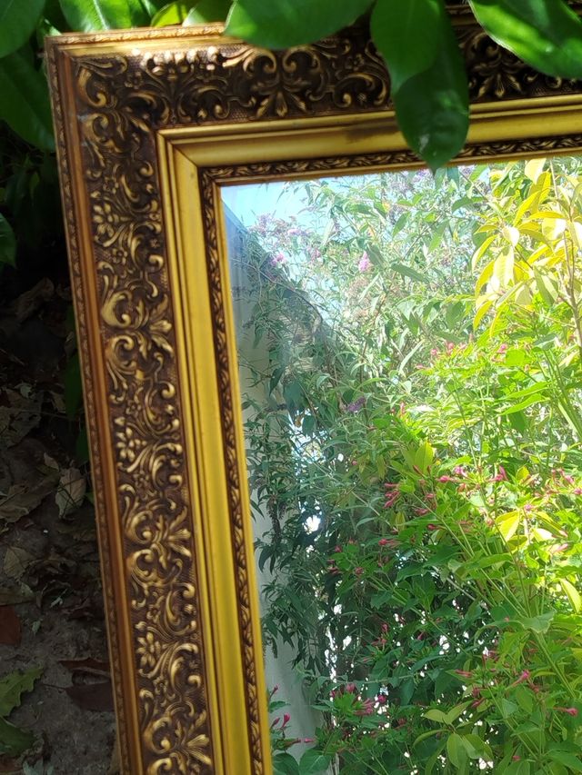 Espejo  antiguo labrado dorado
