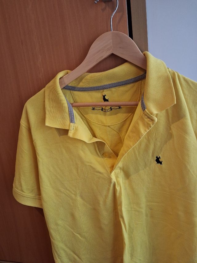 Polo amarilla