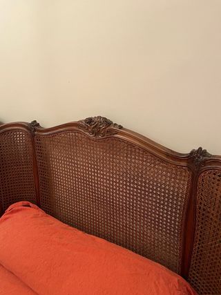 2 camas antiguas de mimbre y madera