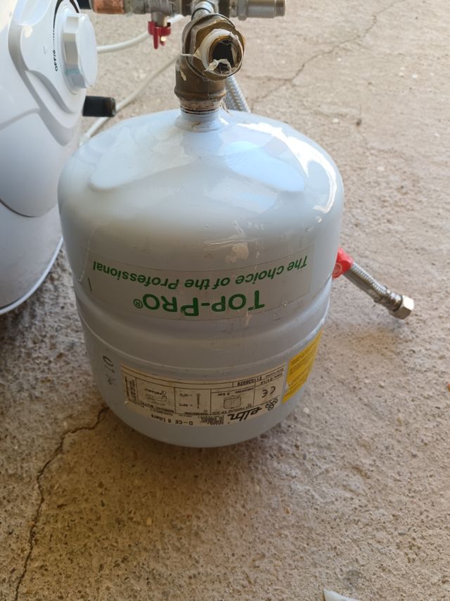 Termo eléctrico + Bomba presión