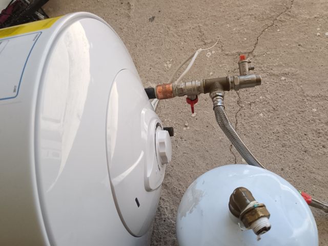 Termo eléctrico + Bomba presión