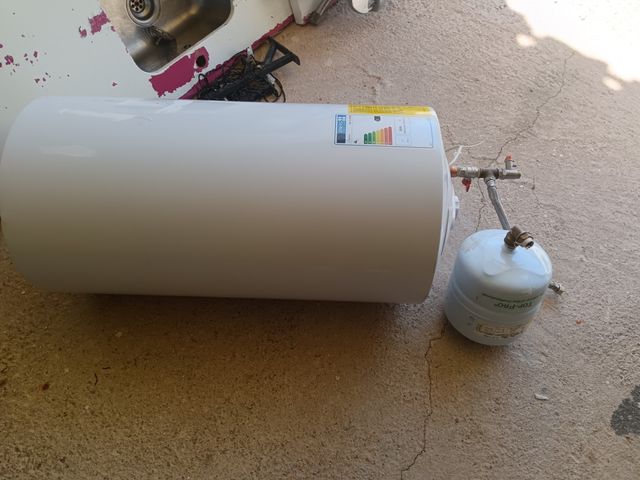 Termo eléctrico + Bomba presión