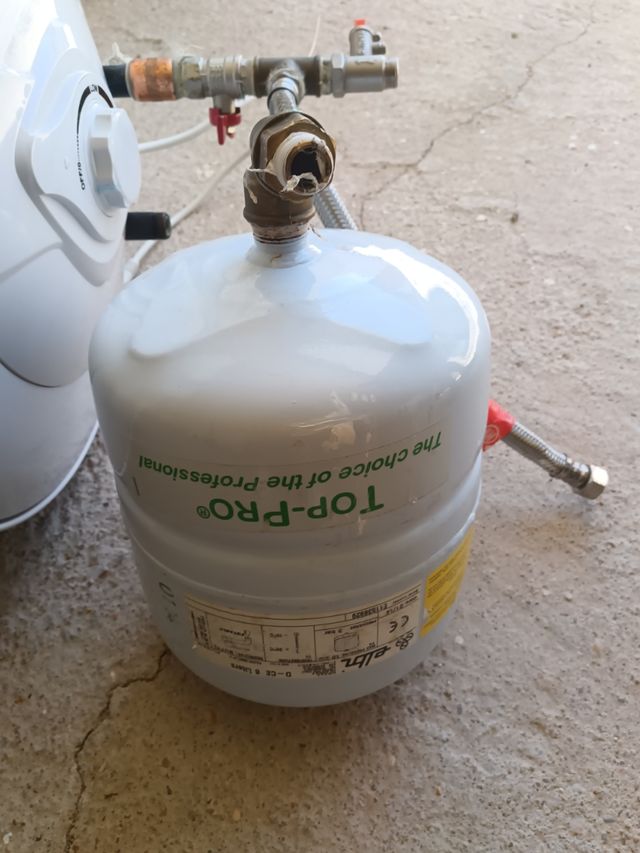 Termo eléctrico + Bomba presión