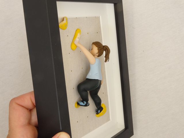 Figura escalador rocódromo enmarcada personalizada