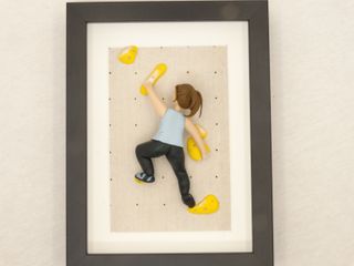 Figura escalador rocódromo enmarcada personalizada