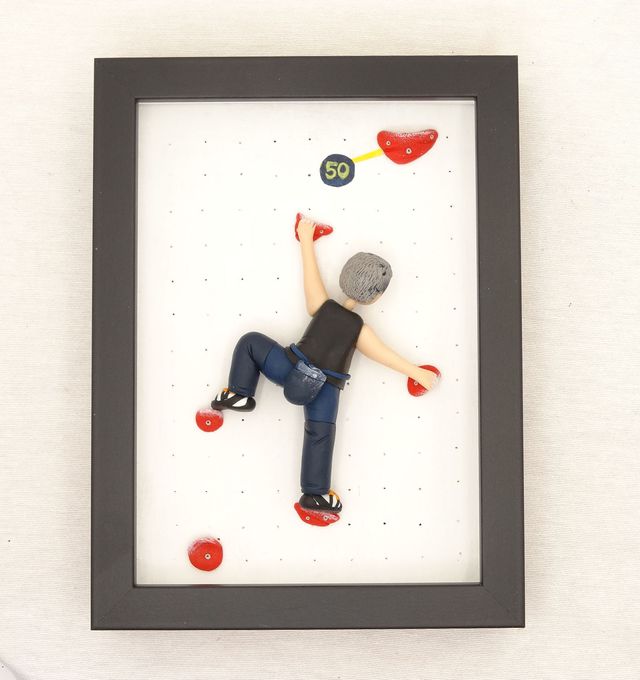 Figura escalador rocódromo enmarcada personalizada