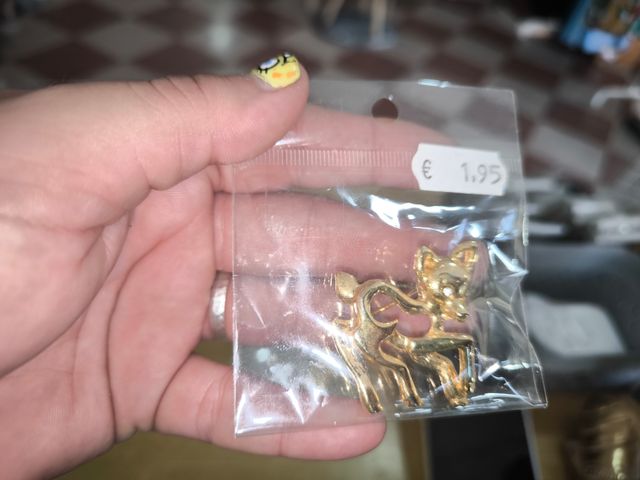 Broche ciervo dorado