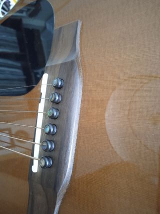 Guitarra acústica POL