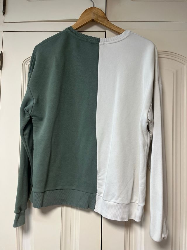 Sudadera Stradivarius bicolor verde-blanco