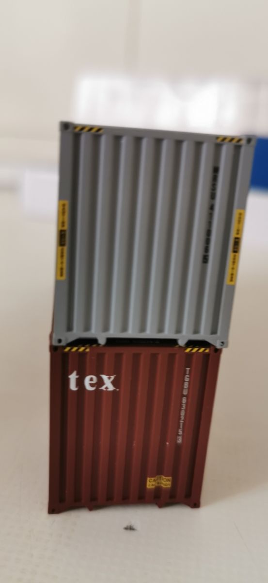 2 Contenedores de PT Trains HO. MAERSK y TEX