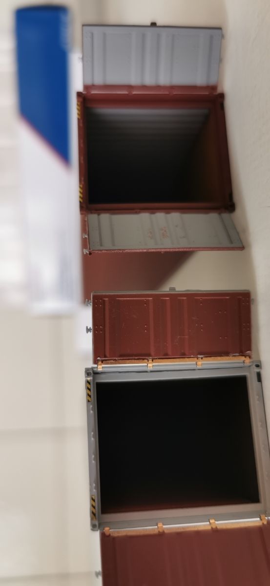 2 Contenedores de PT Trains HO. MAERSK y TEX